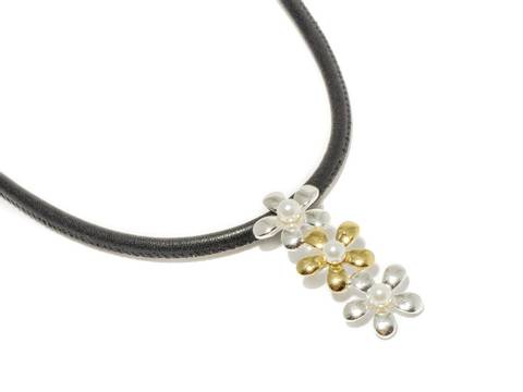 Hovedbilde 90134 Kort halssmykke med 3 blomster s&oslash;lv og ...